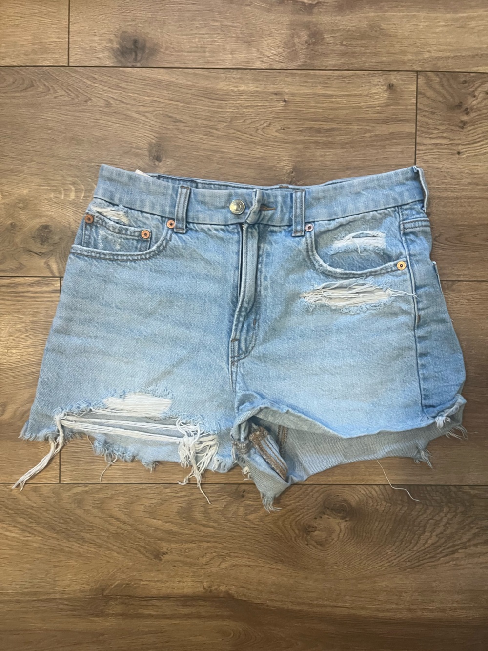 American Eagle Light wash denim short size 4